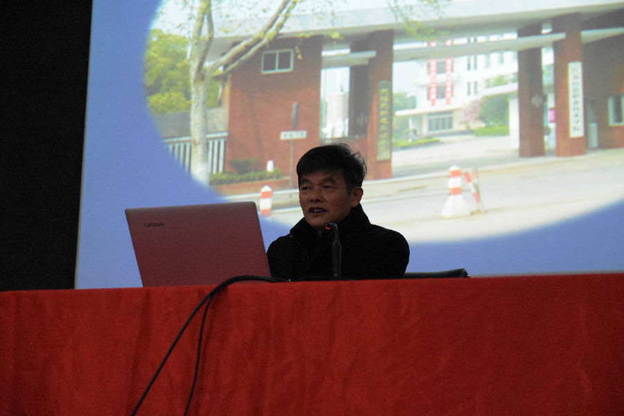商学院举办钱劲松烈士先进事迹报告会