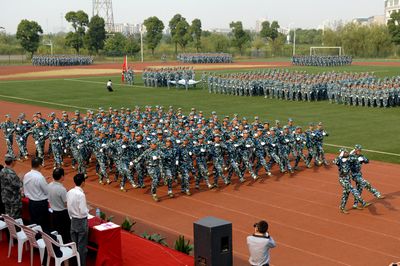 我院举行2011级新生军训阅兵暨总结表彰大会