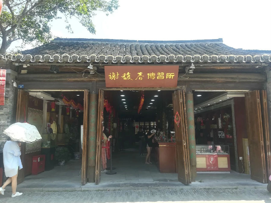 "天下玉,扬州工,源湾头" 湾头镇玉器古镇不仅卖玉器,更是扬州玉雕传承